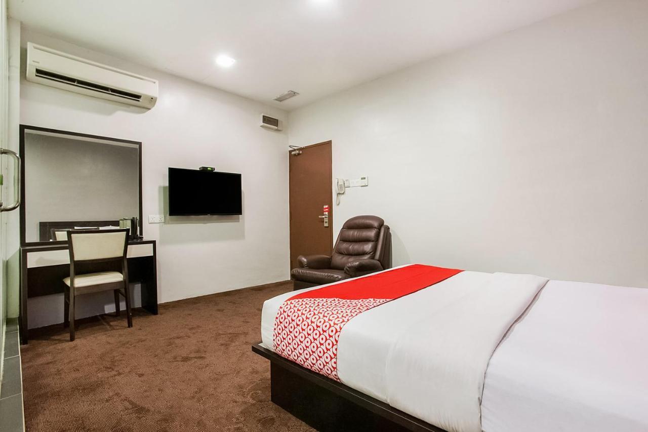 Oyo 89652 P Line Hotel Johor Bahru Buitenkant foto